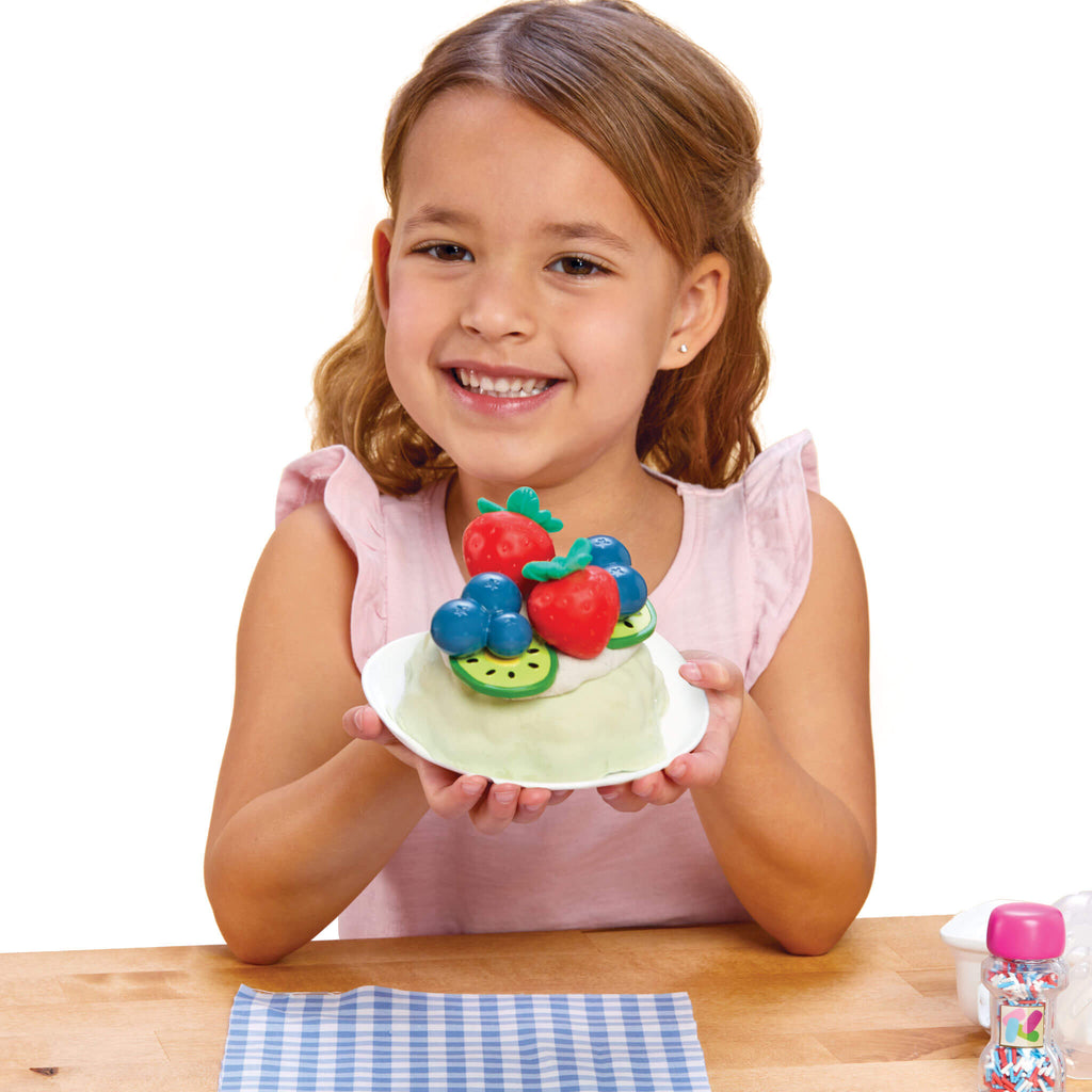 Creative Chefs™ Bluey - Pavlova Kit - Pretend Dessert Kit with Recipe Cards and Reusable Mix with Step-by-Step Pretend Dessert Making